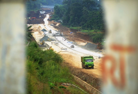 Memantau progres Tol Bocimi, proyek jalan tol terlama di Indonesia