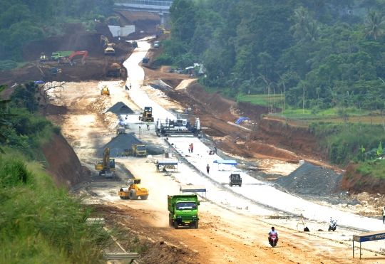 Memantau progres Tol Bocimi, proyek jalan tol terlama di Indonesia