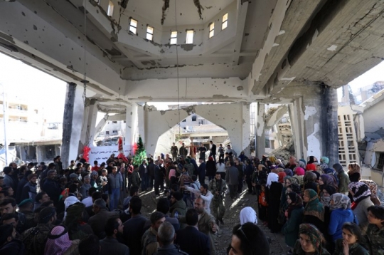 Meratapi perayaan Natal di reruntuhan gereja Suriah