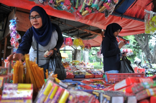 Jelang Tahun Baru, pedagang kembang api musiman mulai menjamur