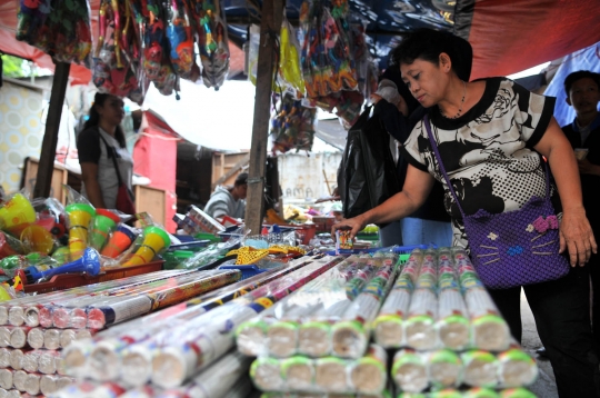 Jelang Tahun Baru, pedagang kembang api musiman mulai menjamur