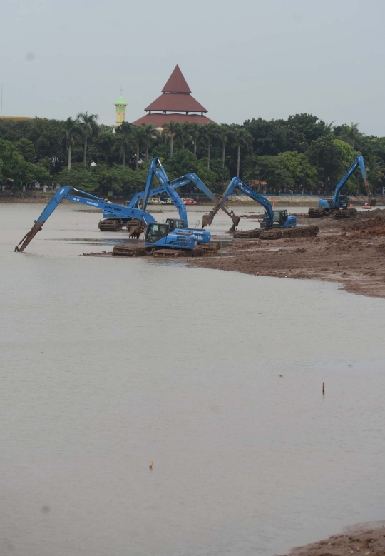 Antisipasi pendangkalan, Setu Babakan diperdalam