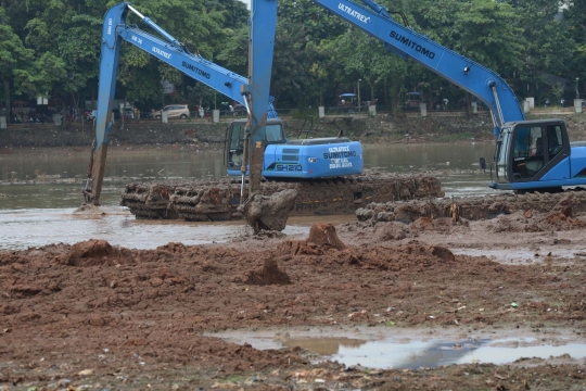 Antisipasi pendangkalan, Setu Babakan diperdalam