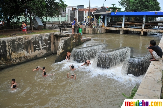 Foto : Keseruan bocah pinggiran Ibu Kota isi liburan  Foto : Keseruan bocah pinggiran Ibu Kota isi liburan
