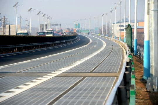 Jalan tol surya resmi dibuka di China