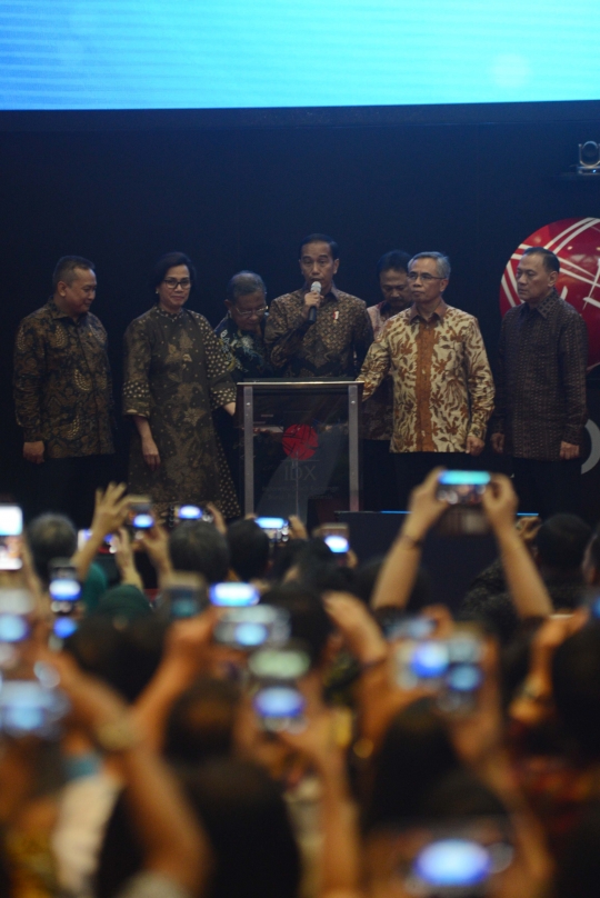 Jokowi tutup bursa saham 2017 di BEI