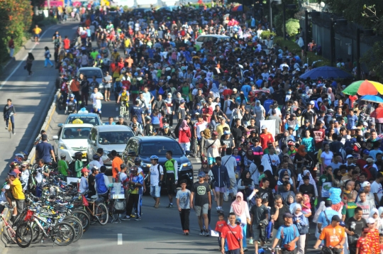 CFD ditiadakan, ribuan warga tetap serbu kawasan Bundaran HI