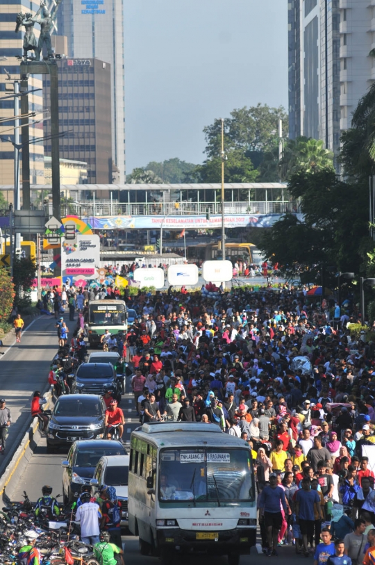 CFD ditiadakan, ribuan warga tetap serbu kawasan Bundaran HI