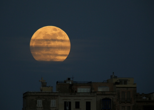 Indahnya Supermoon hiasi malam pertama 2018