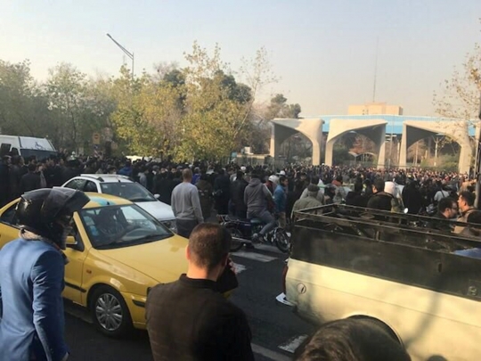 Aksi unjuk rasa antipemerintah di Iran memanas