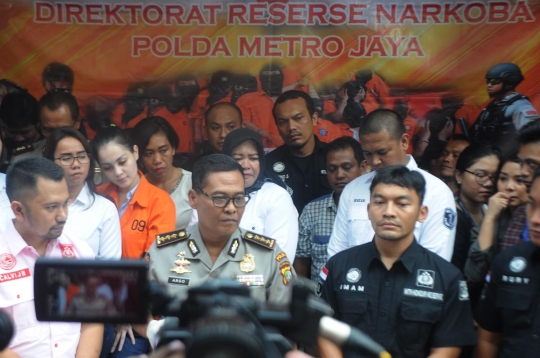 Ekspresi Jennifer Dunn saat ditangkap polisi terkait narkoba