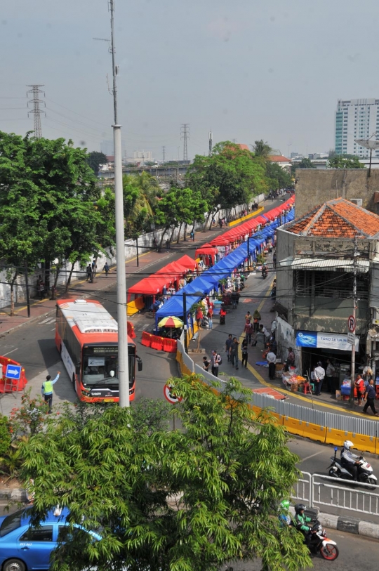 Memantau penataan PKL Tanah Abang yang tuai pro dan kontra