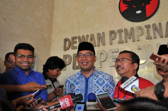 Senyum Ridwan Kamil usai berdialog soal Pilgub Jabar di DPP PDIP