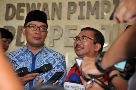 Senyum Ridwan Kamil usai berdialog soal Pilgub Jabar di DPP PDIP