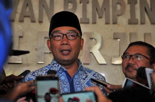 Senyum Ridwan Kamil usai berdialog soal Pilgub Jabar di DPP PDIP