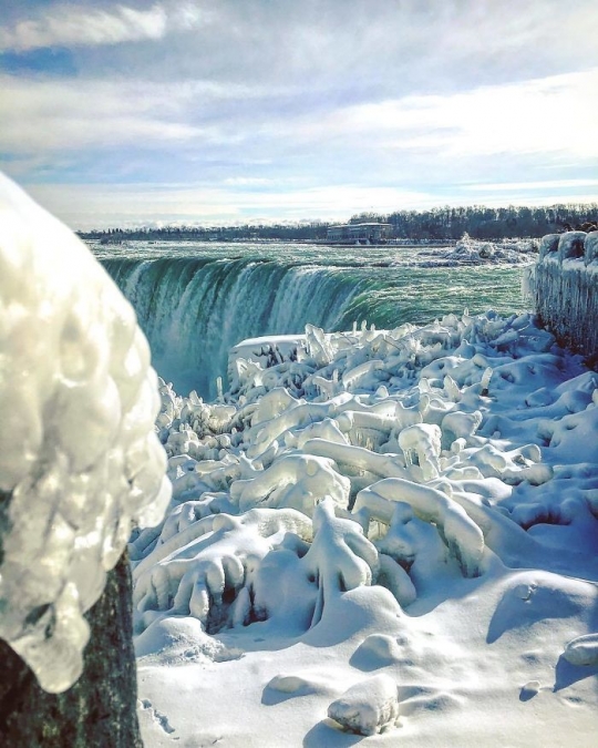 Bak negeri salju dalam dongeng, keindahan Niagara yang membeku