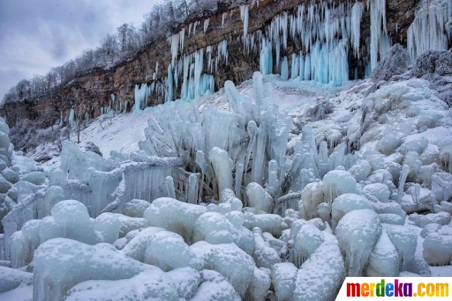 Foto : Bak negeri salju dalam dongeng, keindahan Niagara 