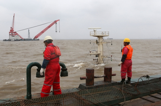 Detik-detik kapal bermuatan 5.000 ton baja tenggelam di laut China