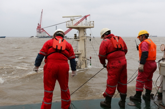 Detik-detik kapal bermuatan 5.000 ton baja tenggelam di laut China