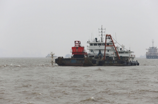 Detik-detik kapal bermuatan 5.000 ton baja tenggelam di laut China