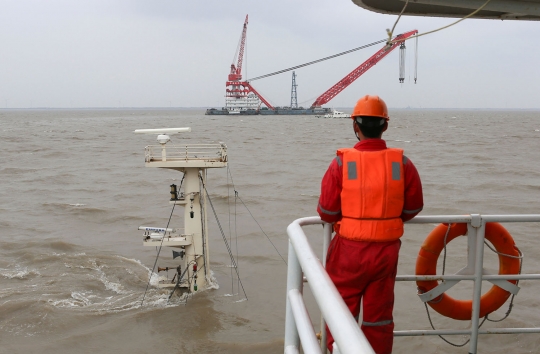 Detik-detik kapal bermuatan 5.000 ton baja tenggelam di laut China