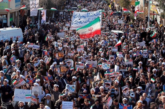 Aksi massa pro-pemerintah menyemut di jalanan Iran