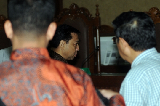 Ekspresi Setya Novanto usai nota keberatannya ditolak hakim