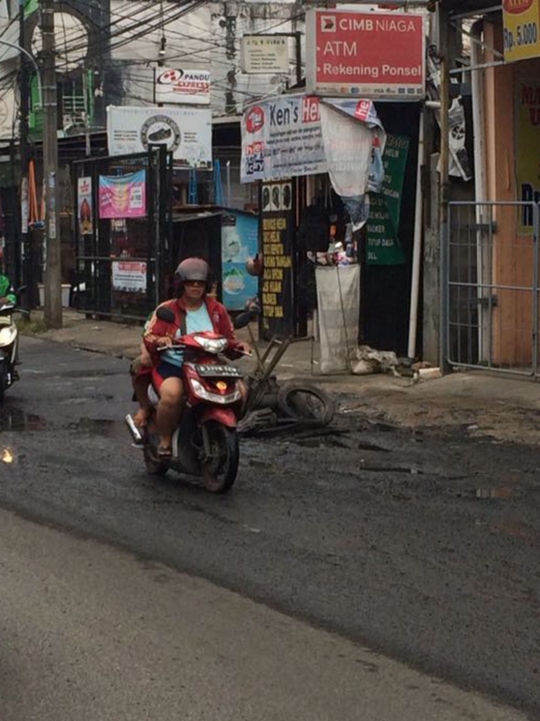 Parahnya jalan rusak di Bekasi yang tak kunjung diperbaiki