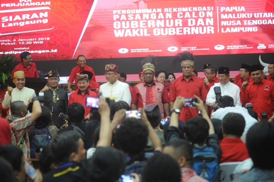 Djarot cium tangan Megawati usai diusung jadi Cagub Sumut