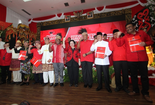 Djarot cium tangan Megawati usai diusung jadi Cagub Sumut