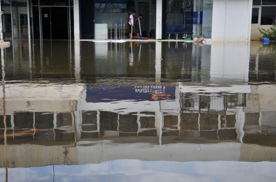 Imbas fenomena Supermoon, banjir rob rendam kawasan Muara Baru