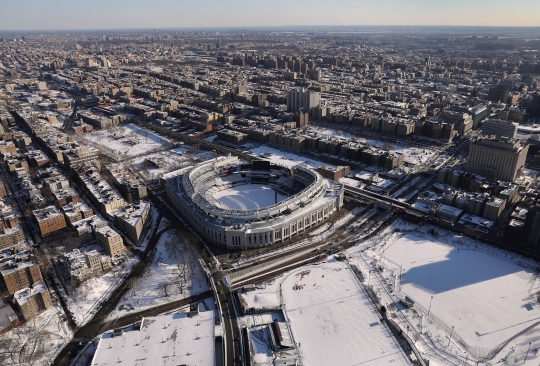 Pandangan udara New York memutih diselimuti salju tebal