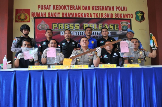 Ini senjata yang dipakai bandar sabu pukul polisi saat gerebek Kampung Janis