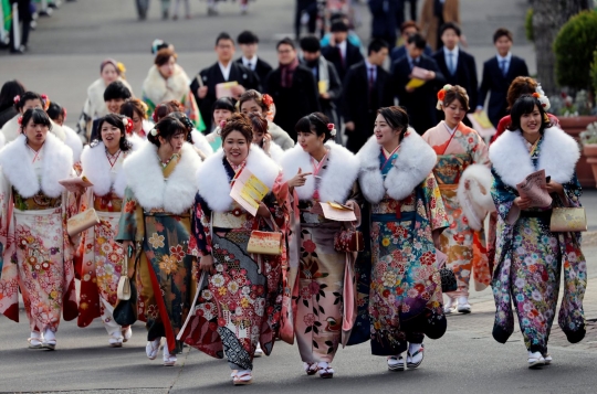 Pose gadis-gadis cantik Jepang di Hari Kedewasaan