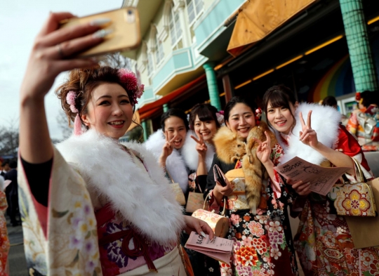 Pose gadis-gadis cantik Jepang di Hari Kedewasaan