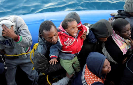 Tangis haru warnai momen penyelamatan migran di Laut Libya