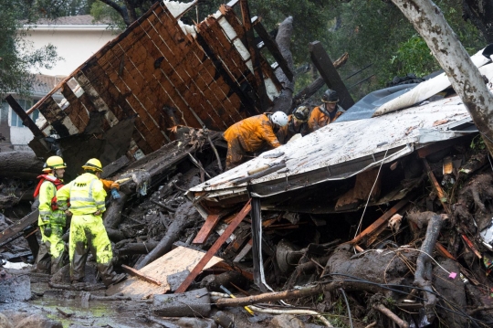 Banjir dan tanah longsor lumpuhkan AS