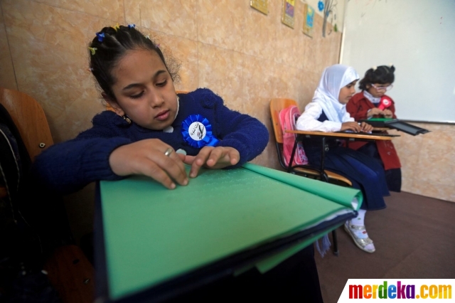 Foto : Potret antusiasme anak-anak tunanetra Irak belajar 