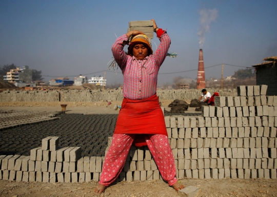 Potret wanita-wanita pekerja keras di Nepal
