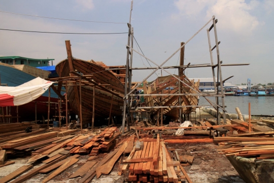 Peluh keringat di Galangan Kapal Tradisional Cilacap