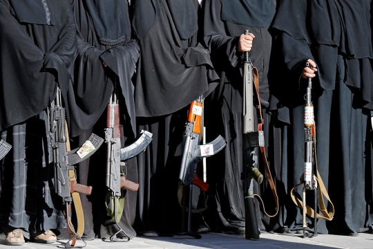 Aksi anak-anak dan wanita Yaman angkat senjata dukung Houthi