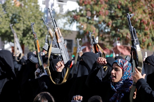 Aksi anak-anak dan wanita Yaman angkat senjata dukung Houthi