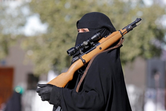 Aksi anak-anak dan wanita Yaman angkat senjata dukung Houthi