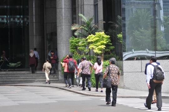 Penjagaan ketat olah TKP ambruknya mezanin Gedung BEI