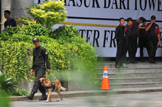 Penjagaan ketat olah TKP ambruknya mezanin Gedung BEI