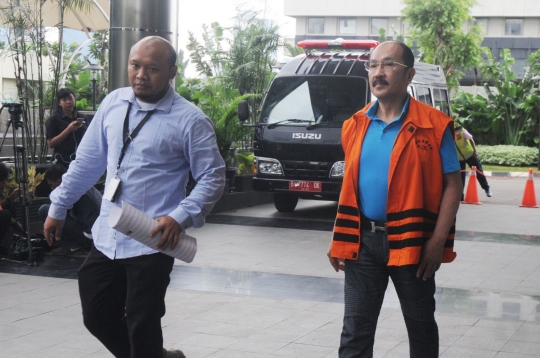 Dalam balutan rompi tahanan, KPK kembali periksa Fredrich Yunadi