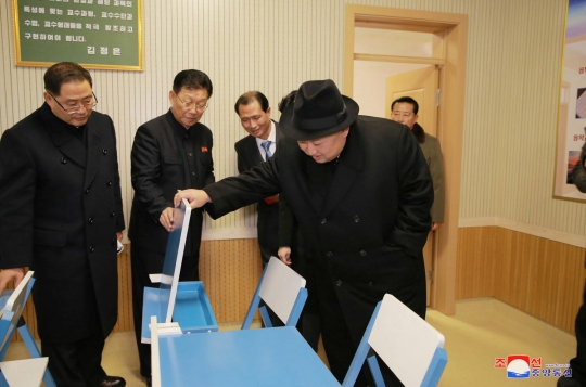 Gaya Kim Jong-un saat berkunjung ke Universitas Guru