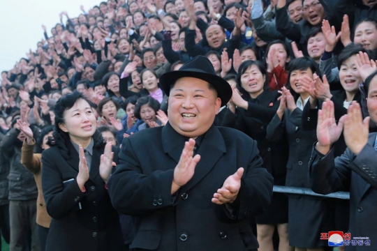 Gaya Kim Jong-un saat berkunjung ke Universitas Guru
