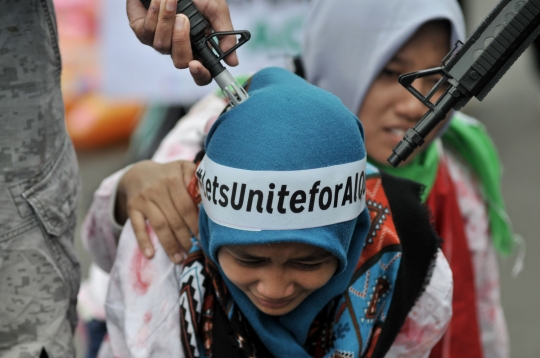 Aksi 'tentara Israel' tindas 'warga Palestina' di Bundaran HI