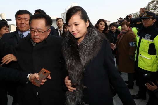 Tiba dengan senyuman, mantan kekasih Kim Jong-un disambut meriah warga Korea Selatan